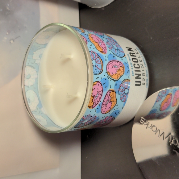 B&BW Unicorn Sprinkles 3-wick - Picture 2 of 3